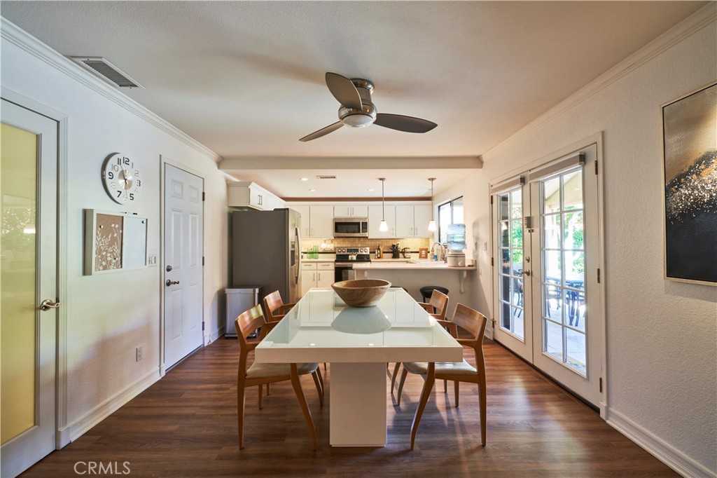 54440 Eisenhower Drive Property Photo 10