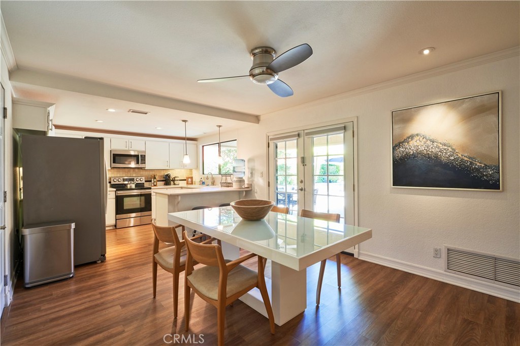 54440 Eisenhower Drive Property Photo 11