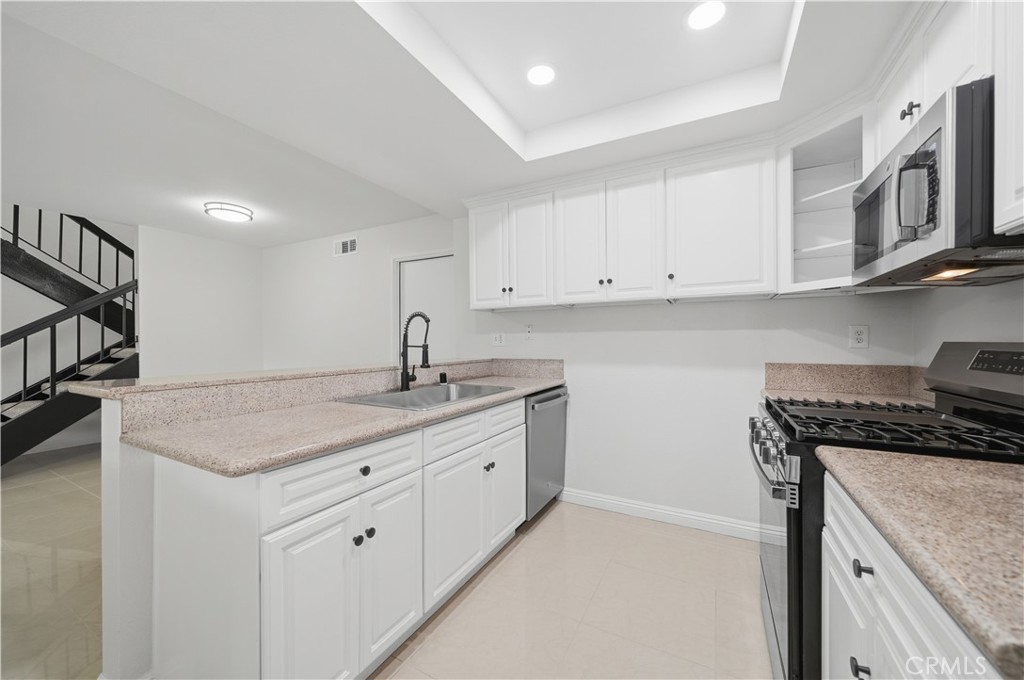 514 E Skylark Property Photo 3