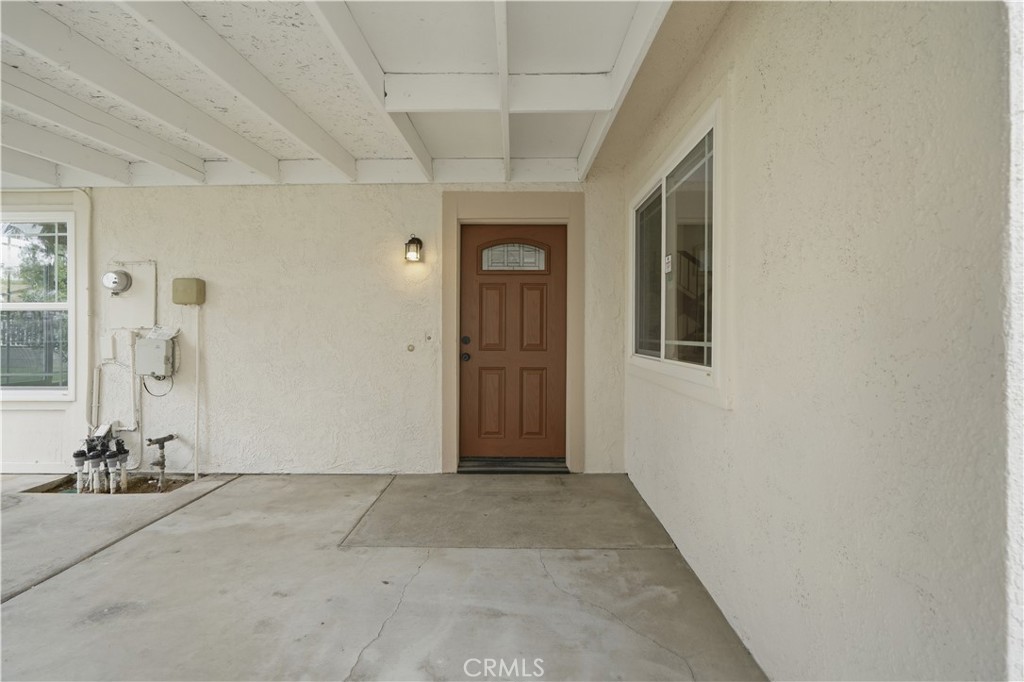 514 E Skylark Property Photo 5