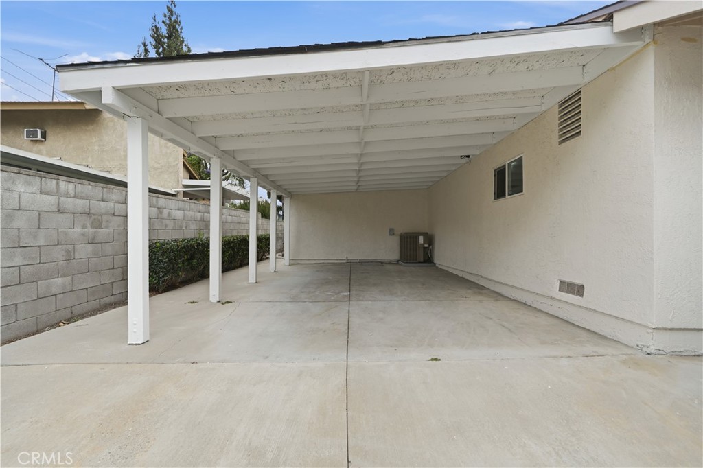 514 E Skylark Property Photo 6