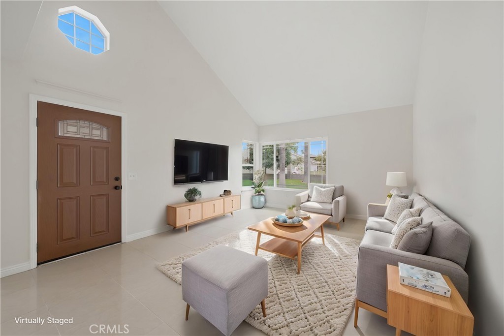 514 E Skylark Property Photo 8
