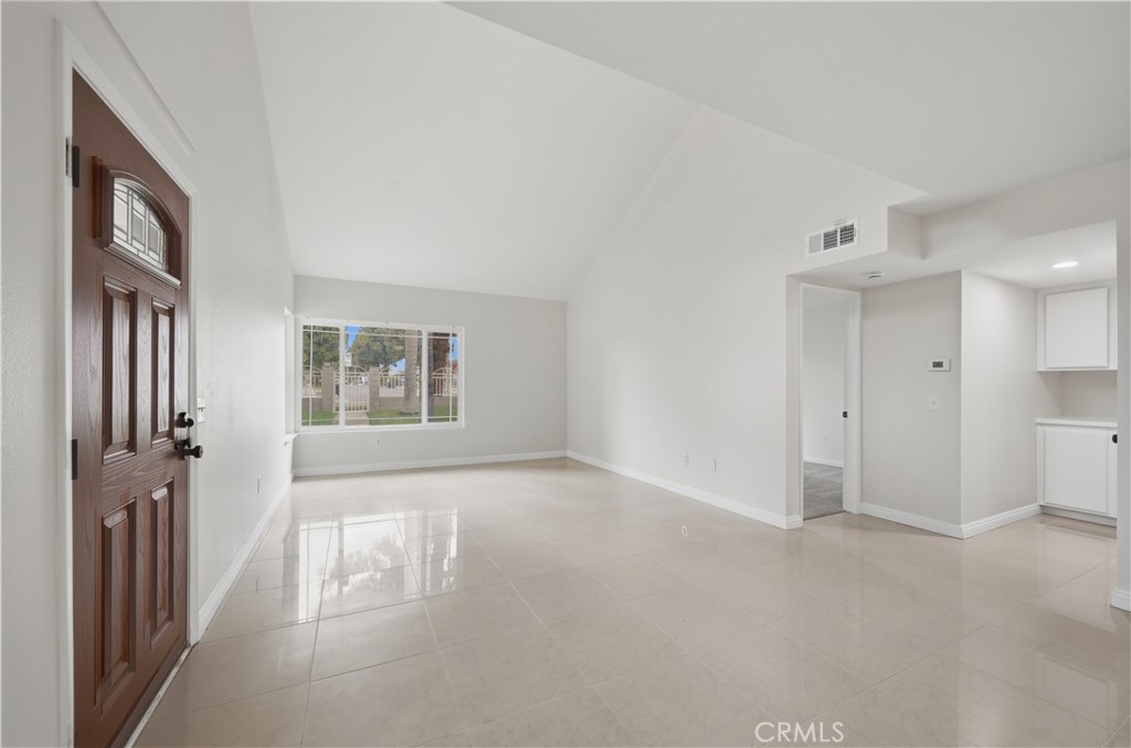 514 E Skylark Property Photo 9