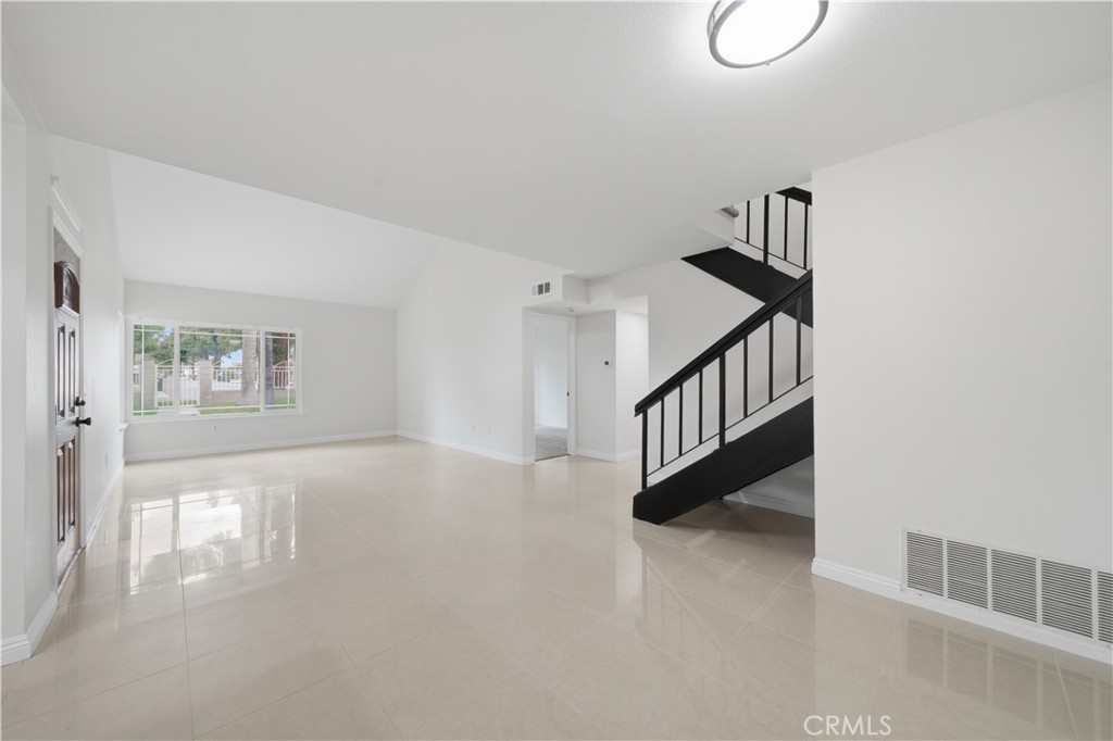 514 E Skylark Property Photo 13