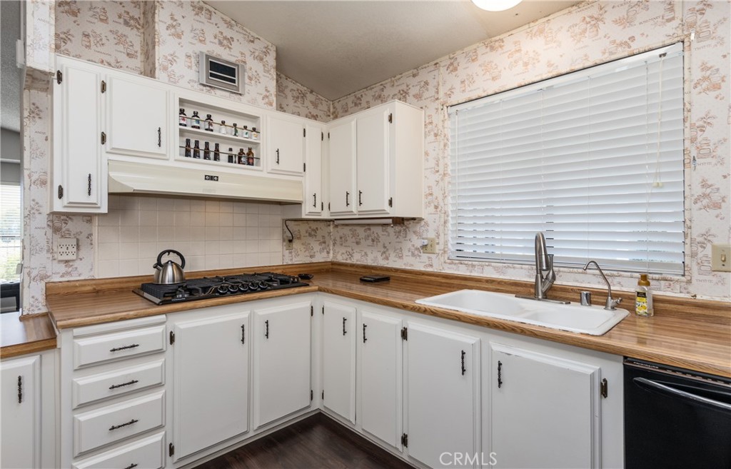24600 Mountain Avenue 18 Property Photo 7