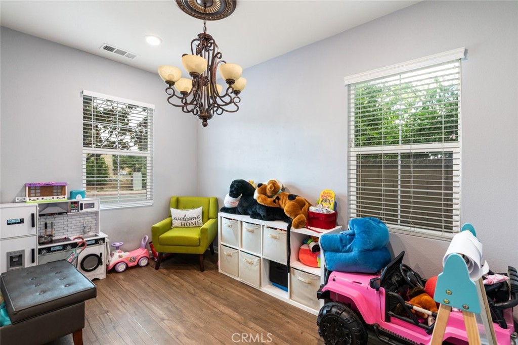 1115 S Magnolia Property Photo 10