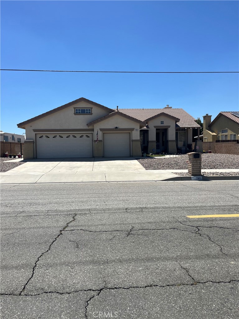 785 N Hemet Property Photo 1