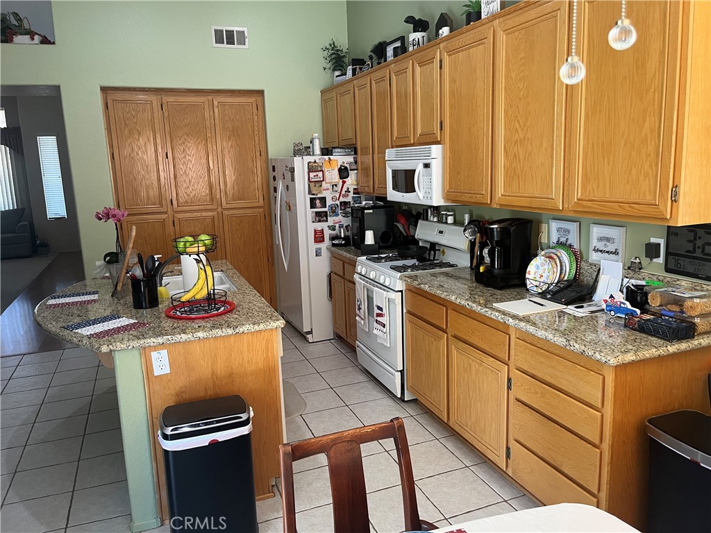 785 N Hemet Property Photo 7