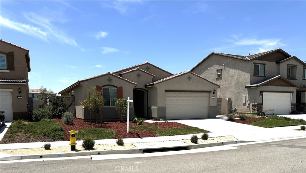 1289 Kingfisher Property Photo 2