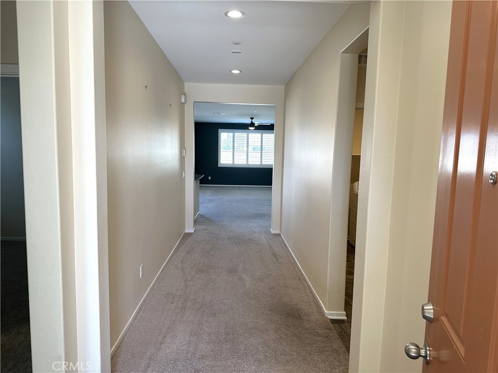 1289 Kingfisher Property Photo 3