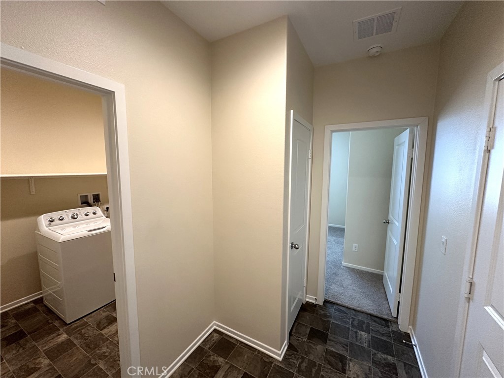 1289 Kingfisher Property Photo 9
