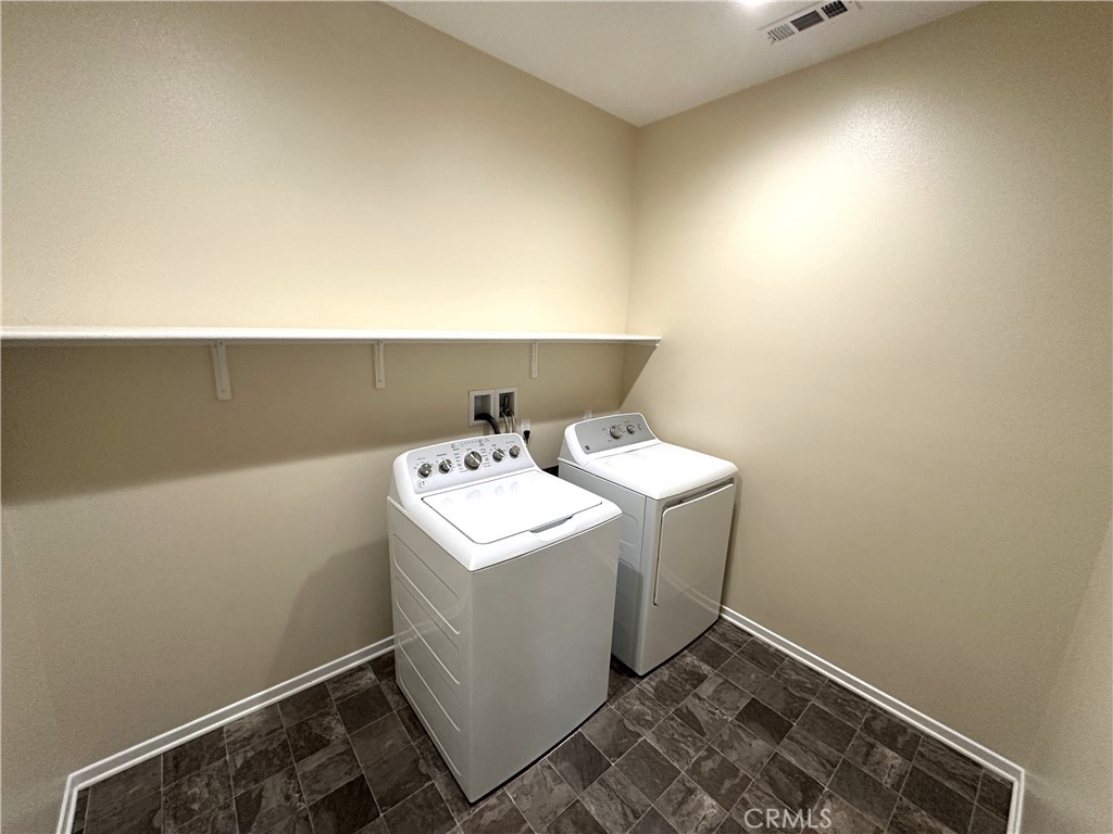 1289 Kingfisher Property Photo 10