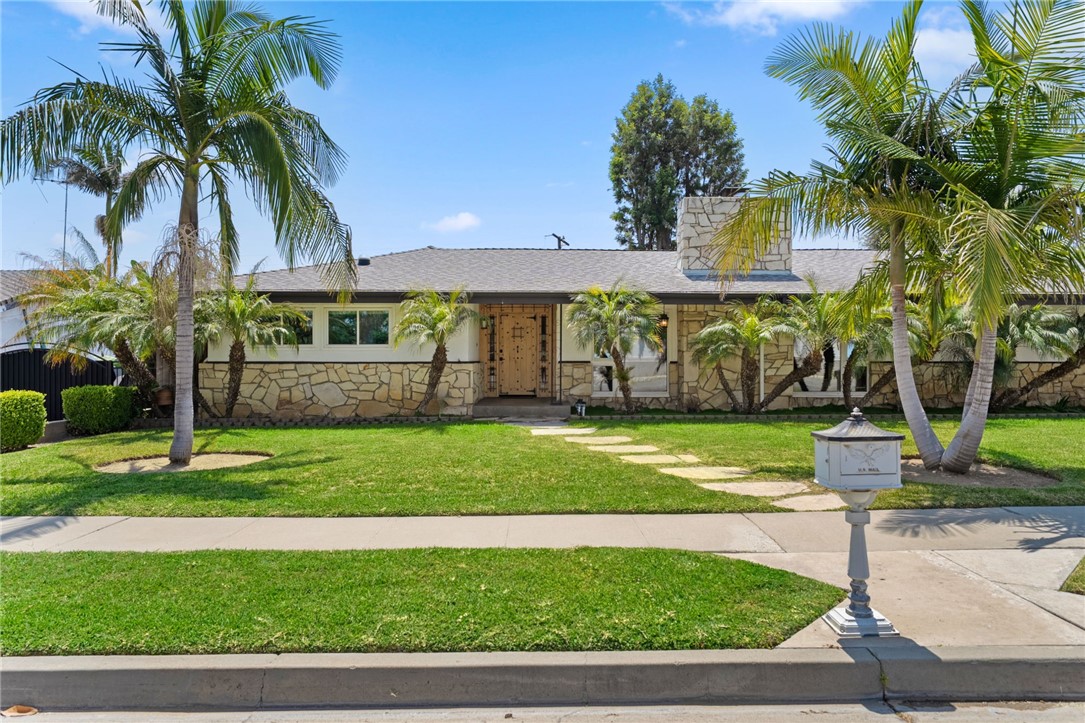1020 La Serna Property Photo 6