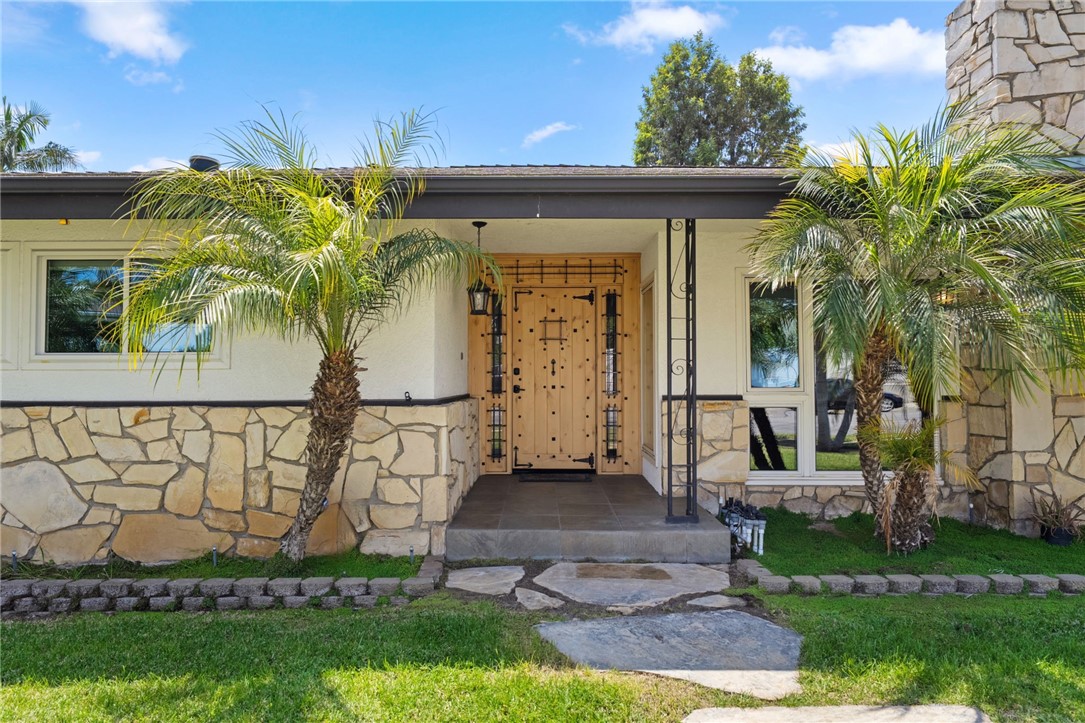 1020 La Serna Property Photo 7