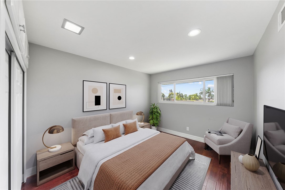 1020 La Serna Property Photo 35