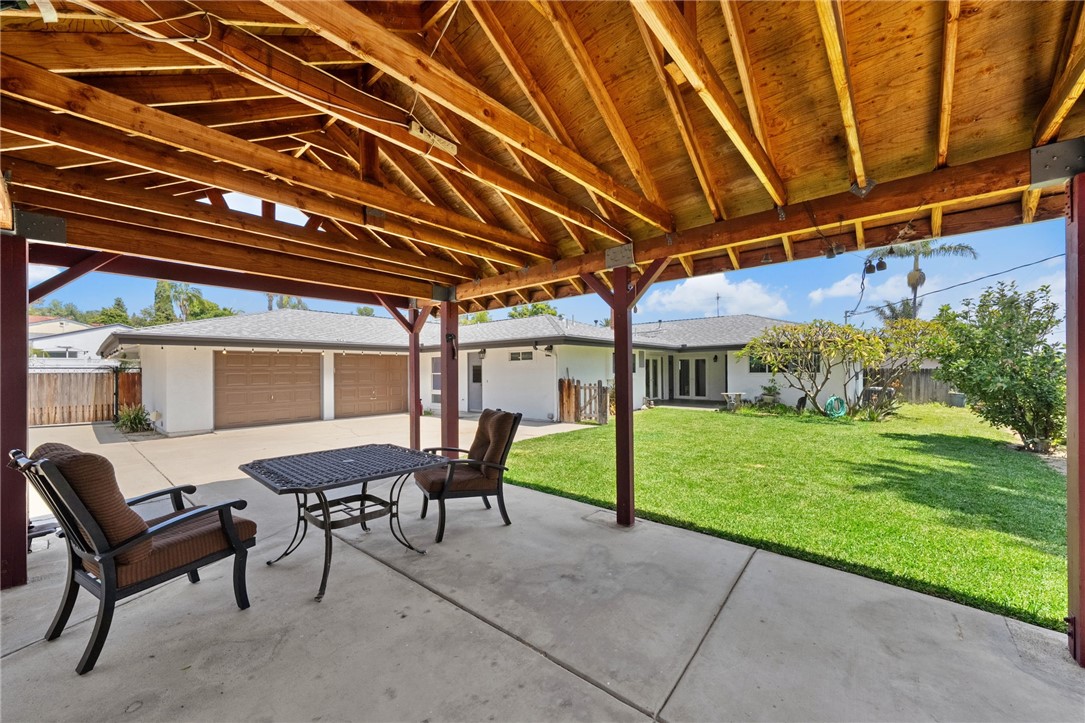 1020 La Serna Property Photo 45