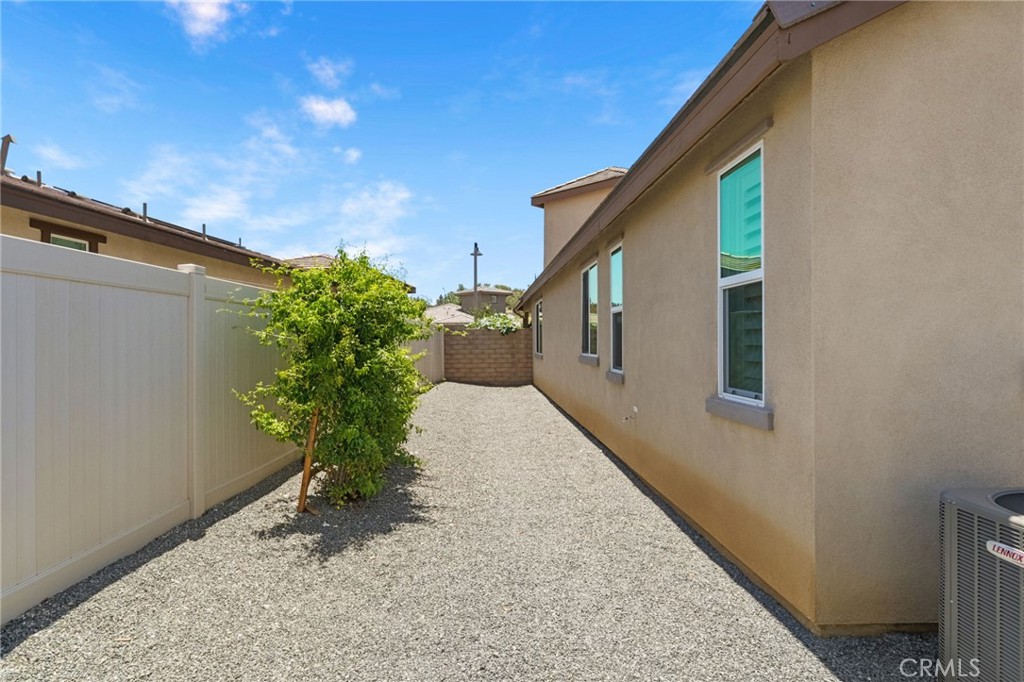 32042 Hyacinth Way Property Photo 26