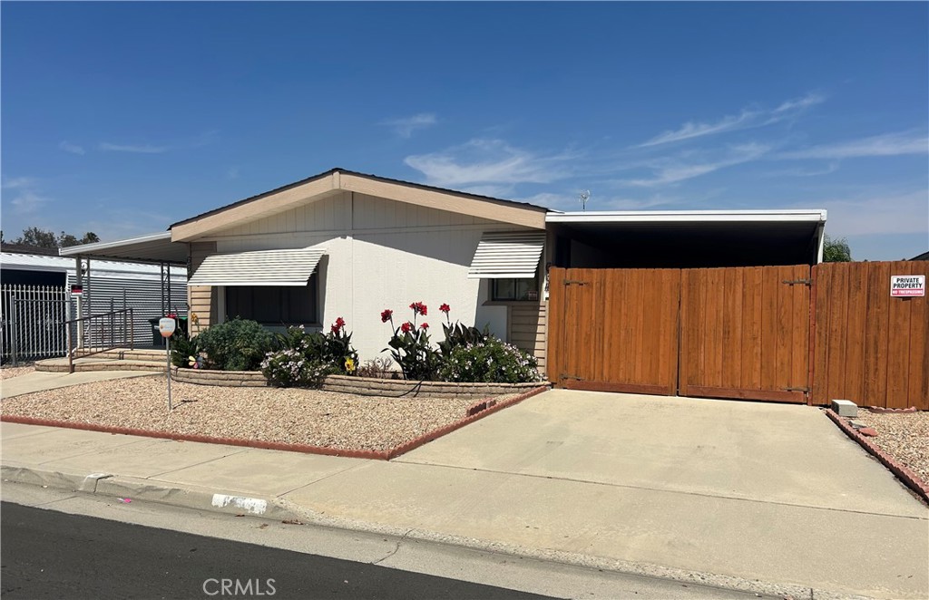 664 Mariposa Property Photo 4