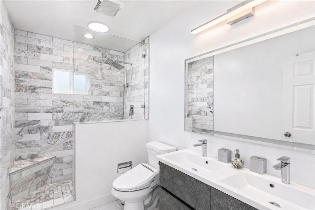 438 D Property Photo 8