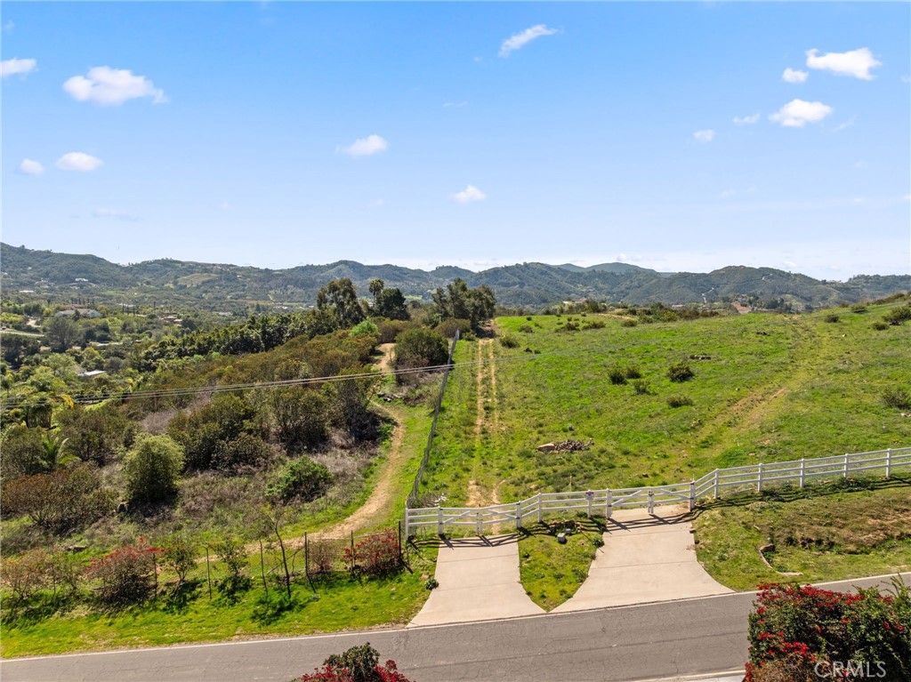 2 Las Palmeras Property Photo 5