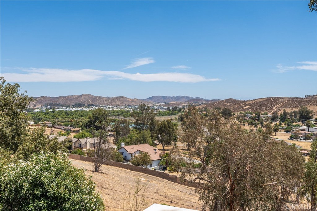 17240 Gunnerson Property Photo 5