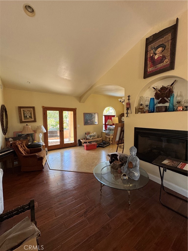 3261 N Kenora Property Photo 7