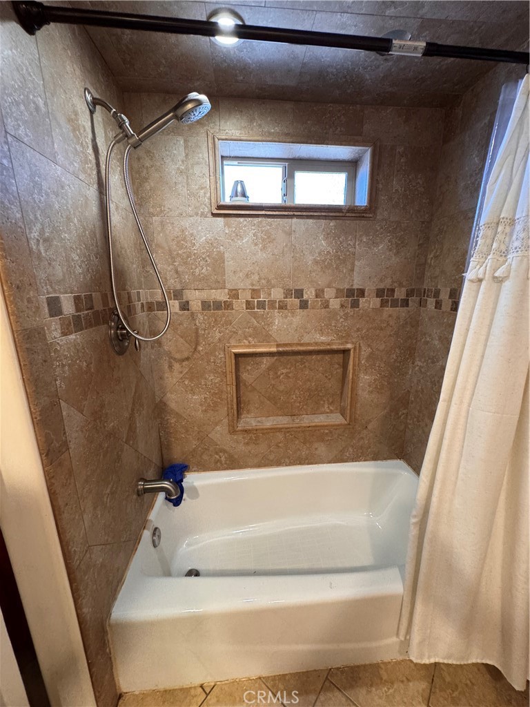 3261 N Kenora Property Photo 10