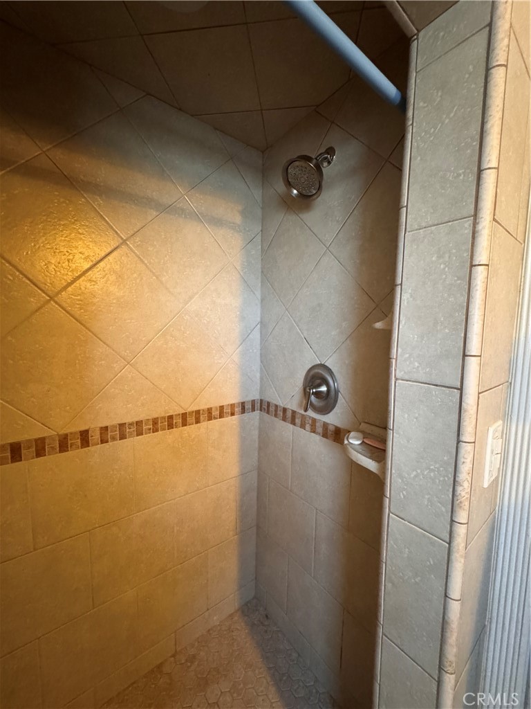 3261 N Kenora Property Photo 12