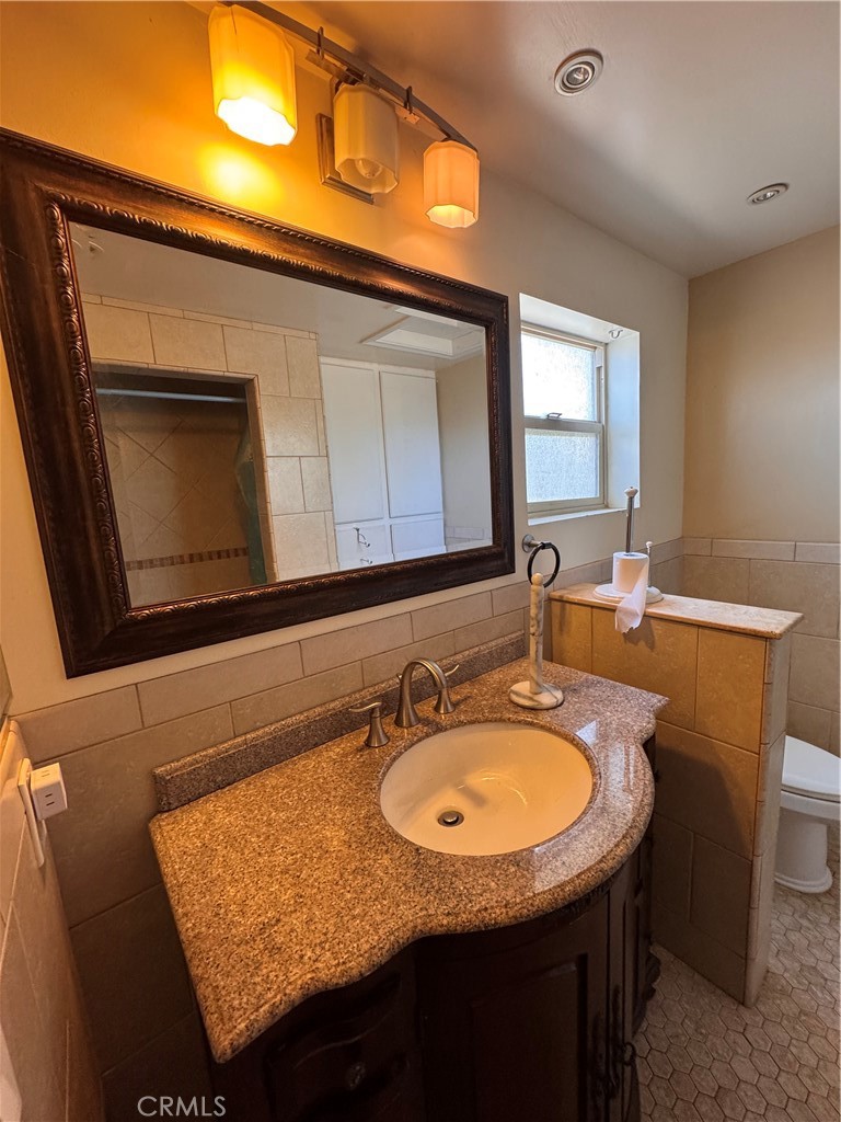 3261 N Kenora Property Photo 13