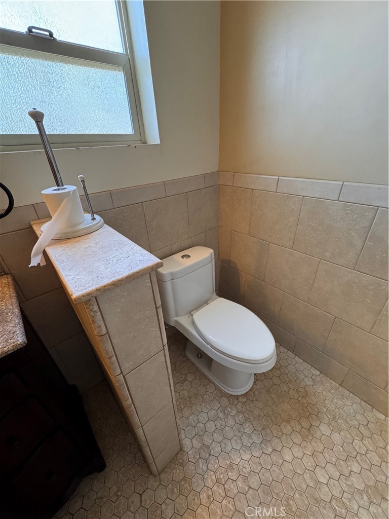 3261 N Kenora Property Photo 14