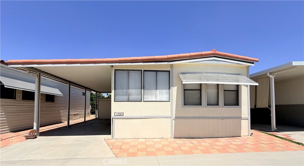 1454 Western Property Photo 1
