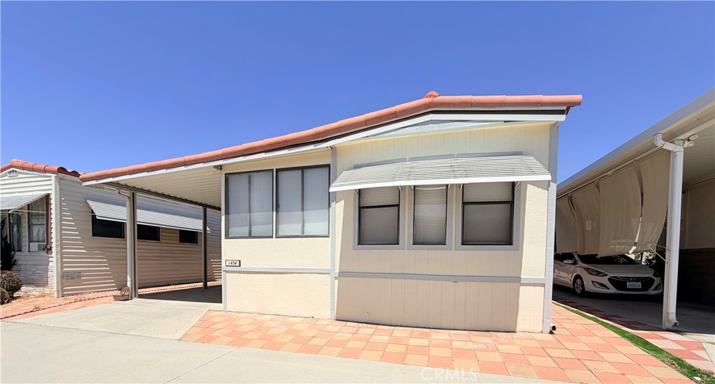 1454 Western Property Photo 3