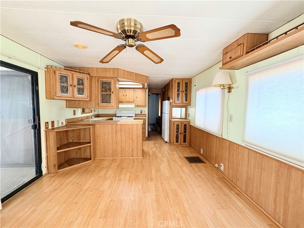 1454 Western Property Photo 7
