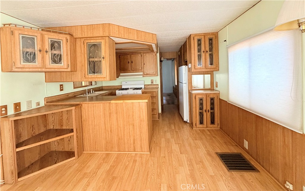 1454 Western Property Photo 8