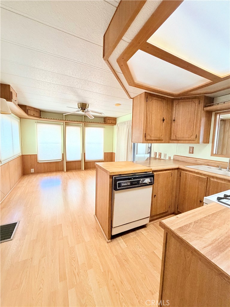 1454 Western Property Photo 10