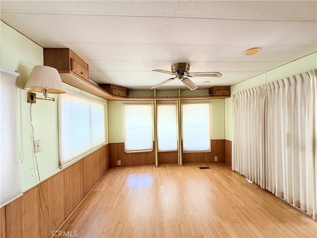 1454 Western Property Photo 11