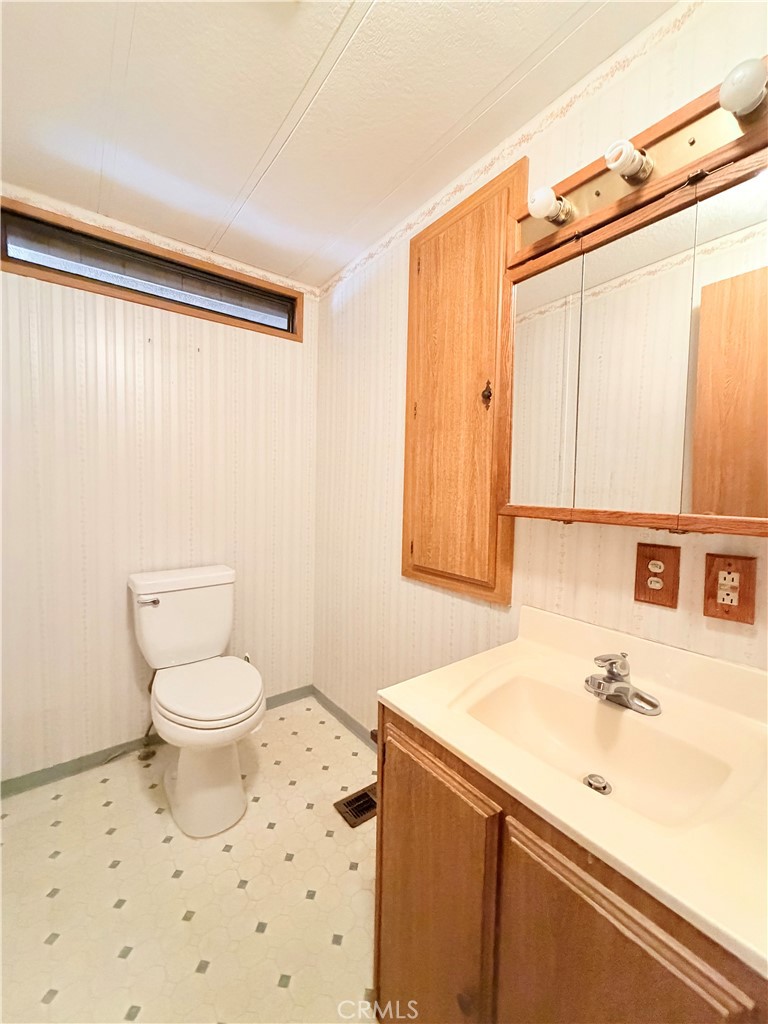 1454 Western Property Photo 13