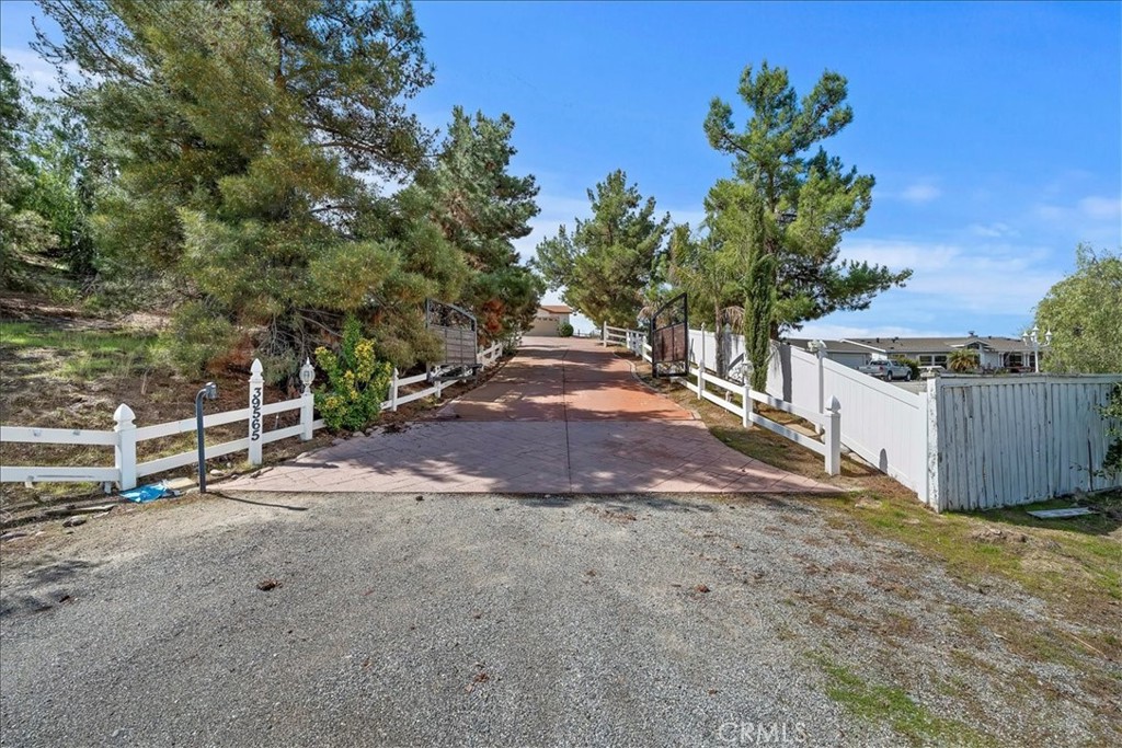 39565 Spanish Oaks Drive Property Photo 16
