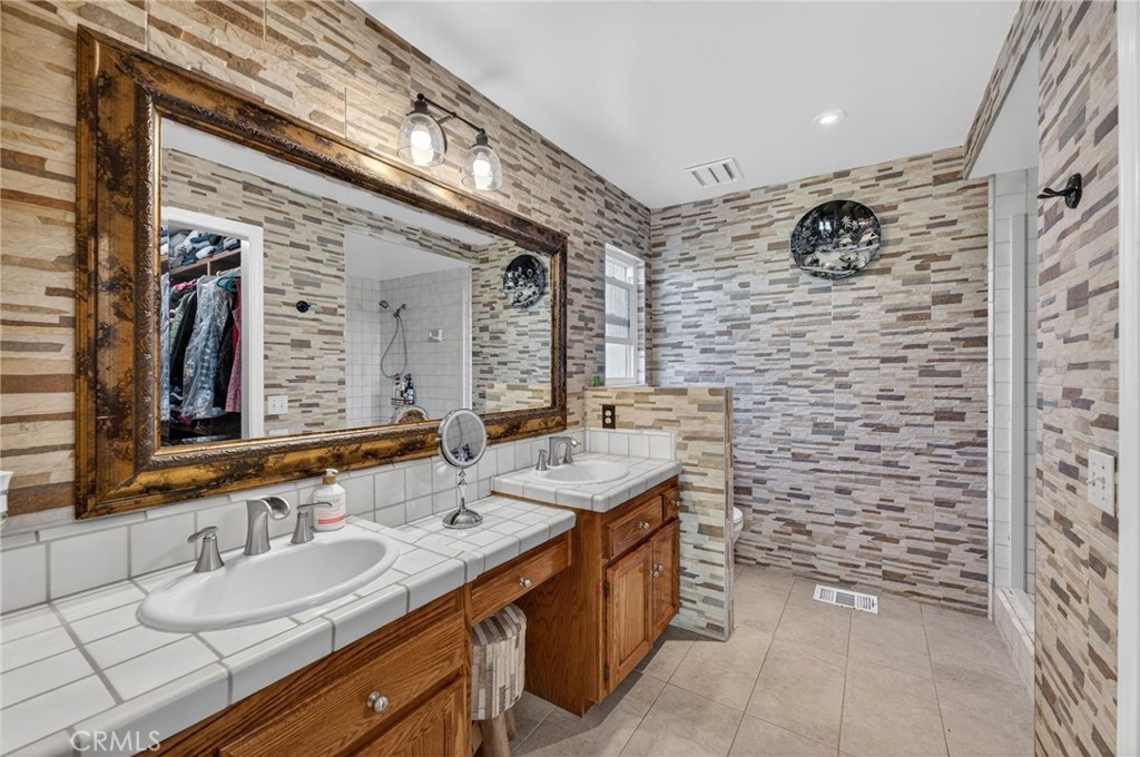 3890 Forbell Place Property Photo 32