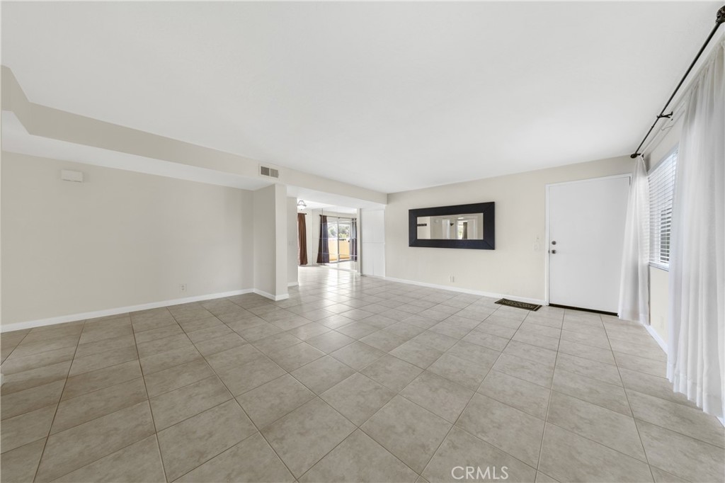 806 E 4th 9 Property Photo 3