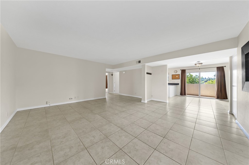 806 E 4th 9 Property Photo 6