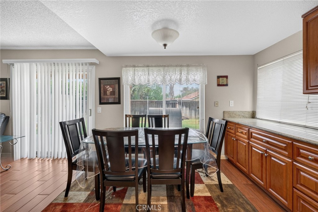 10319 Desert Star Property Photo 20