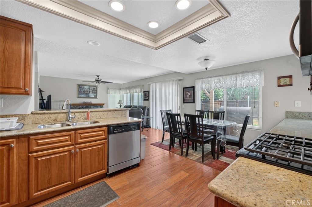 10319 Desert Star Property Photo 22