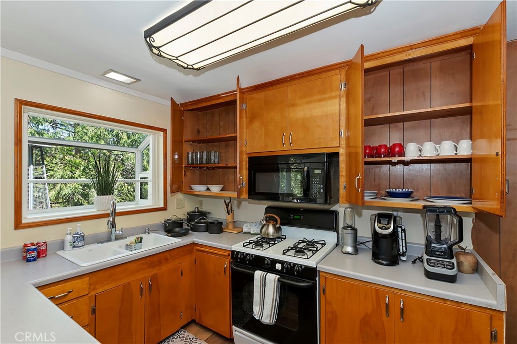 24032 Alpine Drive Property Photo 10