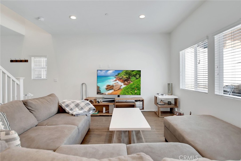 24242 Hazelnut Property Photo 3