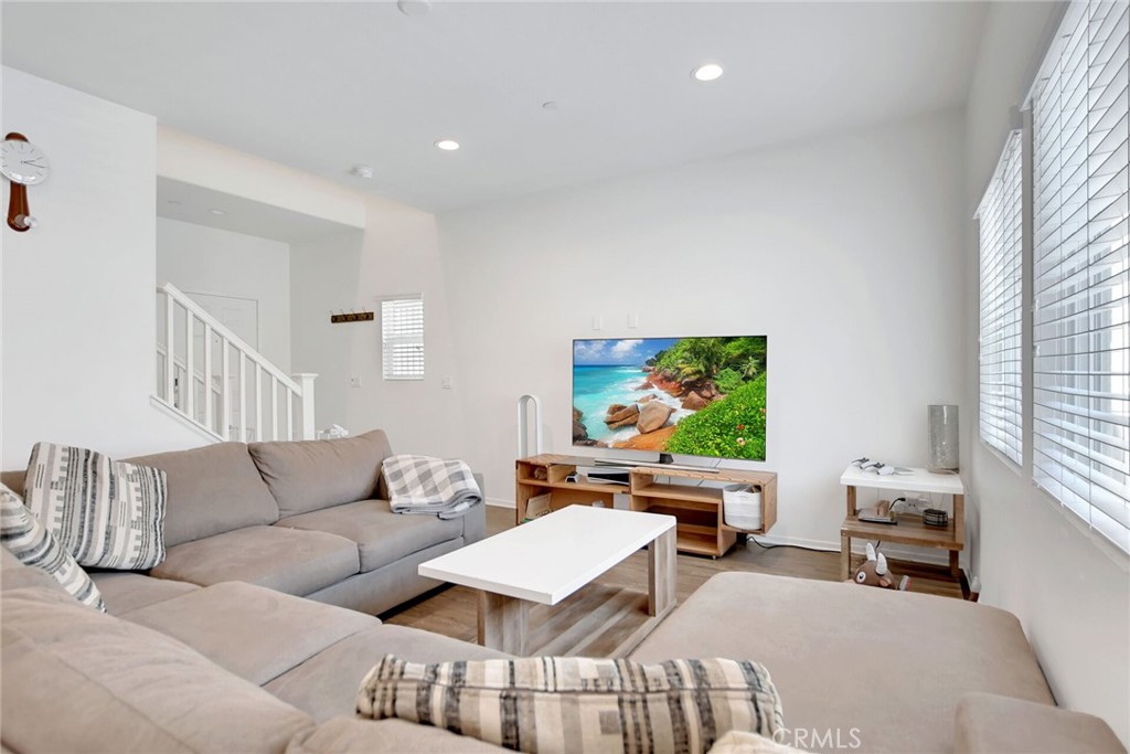 24242 Hazelnut Property Photo 10