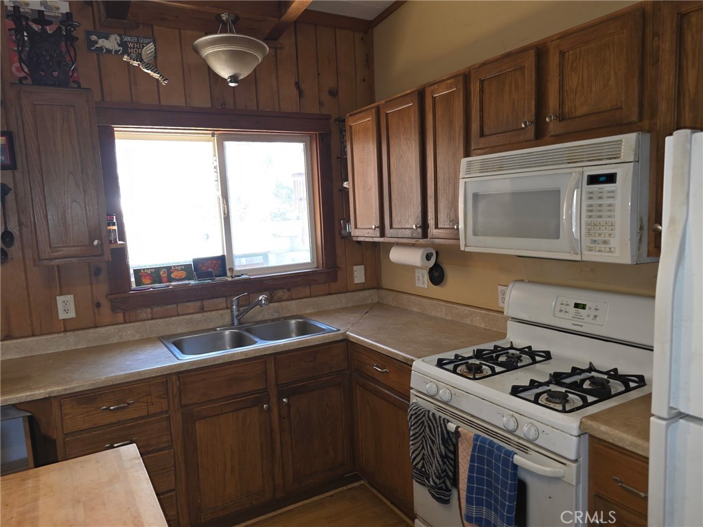 407 Lakeview Property Photo 10