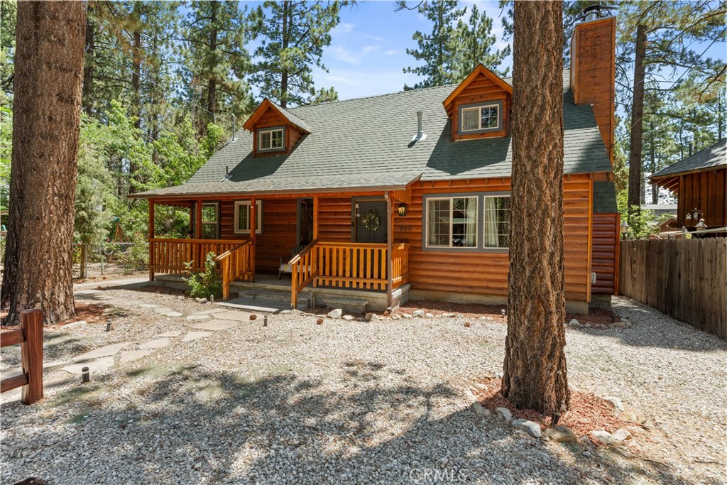 920 Tinkerbell Property Photo 3