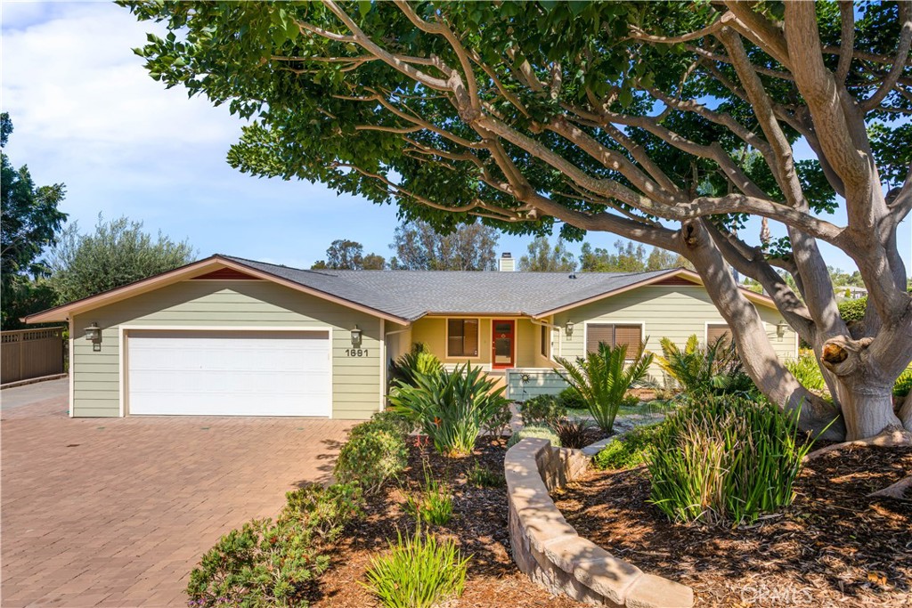 1691 Pepper Tree Property Photo