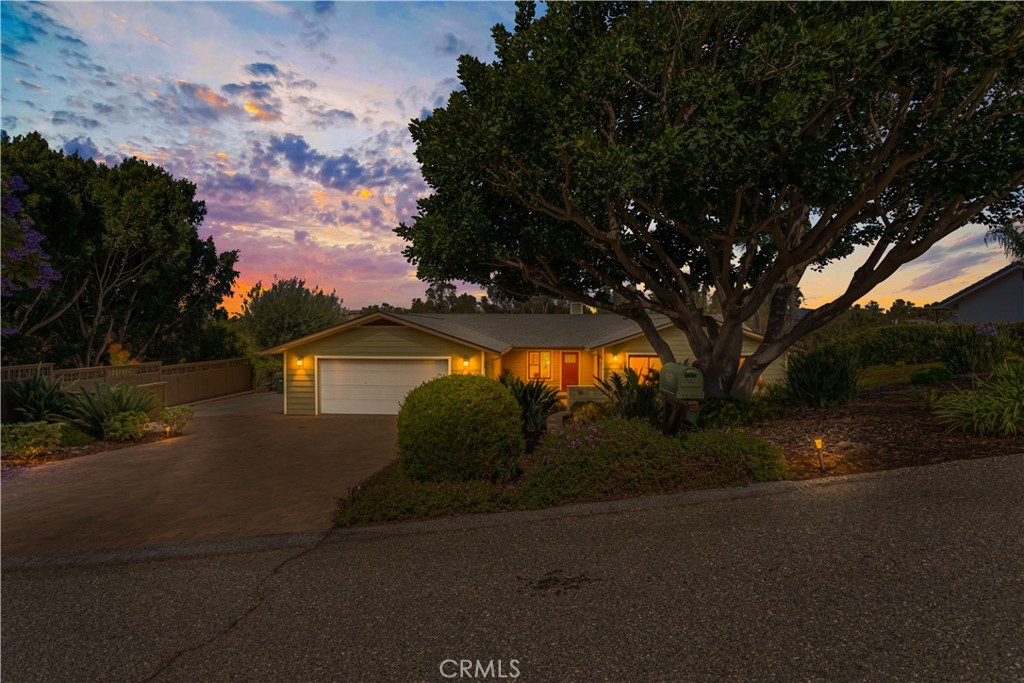 1691 Pepper Tree Property Photo 2